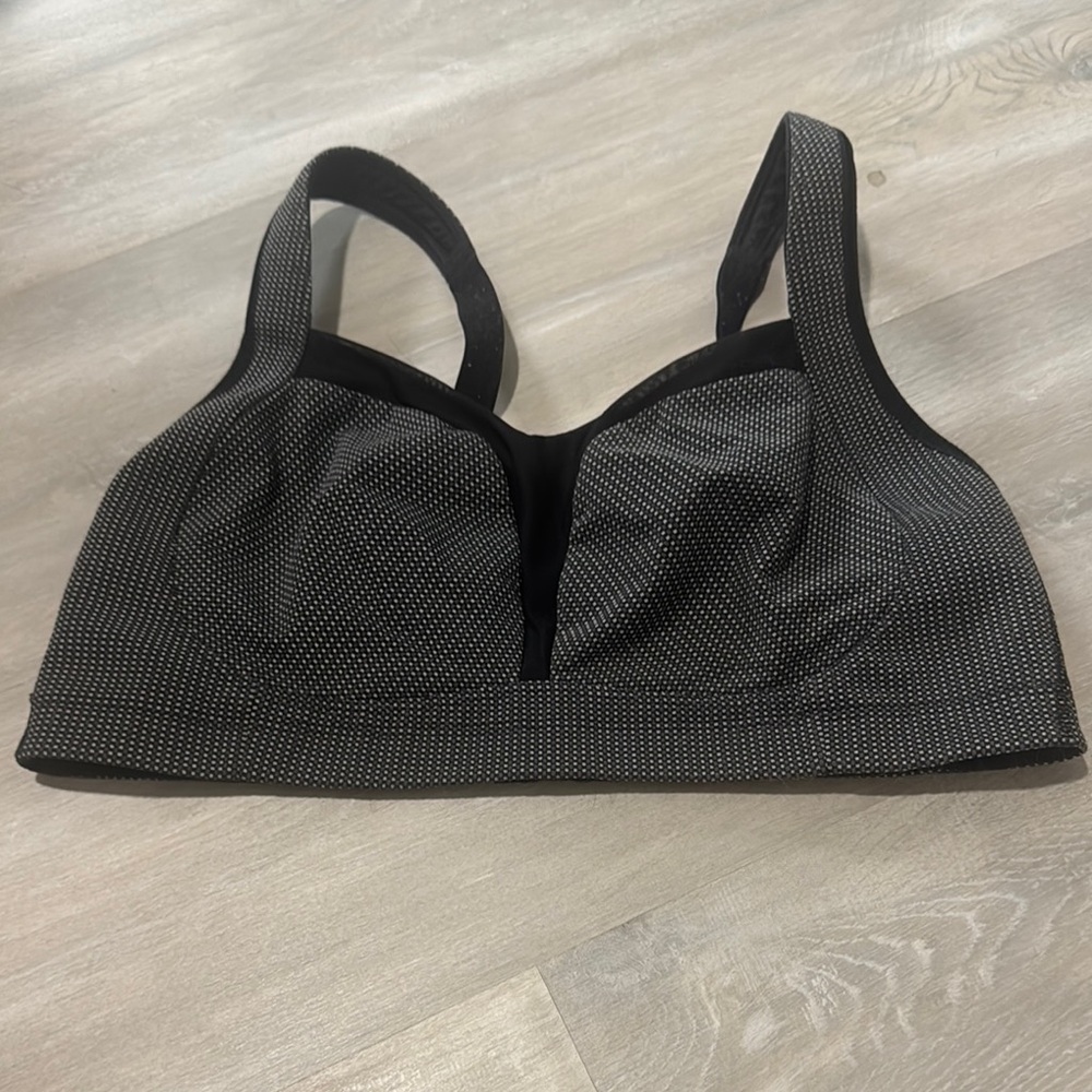 Lululemon sports bra size 12 compares to 36 D